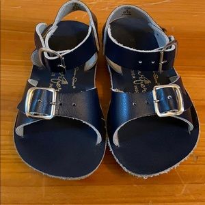 Saltwater sandals navy blue size 5